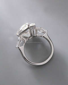 Anillo de Compromiso con Diamante Cultivado en Laboratorio en Forma de Pera con Diamantes Laterales en Forma de Pera, Anillo de Novia de 10K/14K/18K, Joyería Elegante para Mujer - Product Image 4