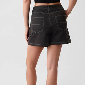 Shorts de Mezclilla Estilo Utilitario con Bolsillos de Parche, Cintura con Doble Botonadura, Shorts de Mezclilla Ajustados con Acabado Liso - Product Image 6