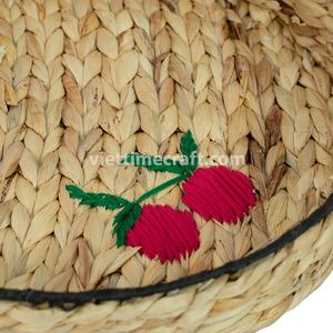 Vente en gros Plateau en jacinthe d'eau tissé à la main écologique avec bordure noire et motif fraise brodé du Vietnam - Product Image 2