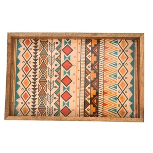 Plateau de service en bois avec base imprimée en émail, plateau de petit-déjeuner rustique avec poignées découpées - Product Image 5