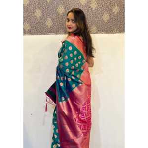 ชุดเดรสงานพรอมสีเขียวชมพูผ้าไหมเนื้อนุ่ม แต่งลายปักดิ้นทองแบบตัดกัน ดูสง่างาม - Product Image 1