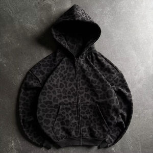Sudadera con capucha de invierno de lujo para hombre, personalizada OEM, con cremallera, de algodón peinado y forro polar, estilo casual urbano, con estampado completo de leopardo y logotipo personalizado. - Product Image 1