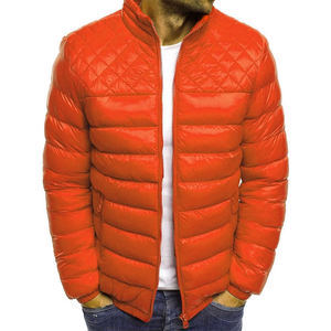 Veste d'hiver courte en duvet personnalisable pour hommes, avec logo sur mesure, par des fabricants de vêtements de créateurs Rainbow Spray, haute qualité - Product Image 4