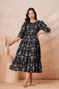 Robe trois-quarts à imprimé floral, manches bouffantes, coupe ajustée et évasée - Product Image 4