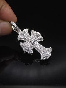 Colgante de Cruz Cristiana con Baño de Rodio y Moissanita, Engaste Pavé, Amuleto Religioso, Joyería Unisex - Product Image 6