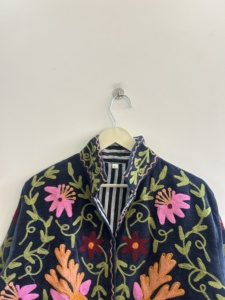 Veste matelassée pour femme en velours floral brodé à la main Suzani avec doublure en coton - Printemps/Automne/Hiver - Cadeau pour elle - Product Image 1
