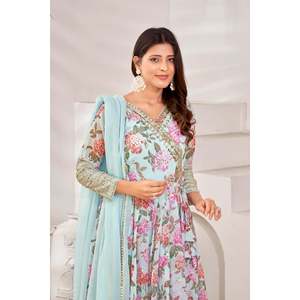 Ensemble de vêtements de soirée pour femmes de créateur Bas de robe et Dupatta - Product Image 6