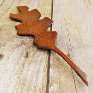 Marcapáginas de lujo de cuero con diseño de hoja de arce, con ilustraciones inspiradas en el otoño y artesanía de primera calidad a un precio razonable. - Product Image 3