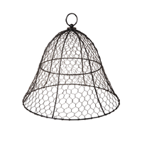 Cloche en grillage métallique pour poulailler