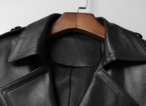 Manteau long en cuir pour homme de haute qualité, style décontracté, avec finition douce au toucher, look tendance pour l'hiver, vêtement d'extérieur contemporain. - Product Image 3