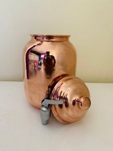 Distributeur d'eau décoratif en cuivre pour la salle à manger à domicile, avec un service d'eau facile et un look élégant - Product Image 1