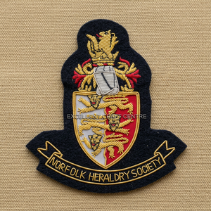 Écusson brodé de la Société d'Heraldique de Norfolk, à coudre, avec épingle de sûreté, design 3D classique des armoires du blason, pour vêtement - Product Image 1