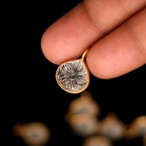 Pendentif fleur en cristal de quartz naturel, charme en argent sterling 925, pierre précieuse sculptée à la main, charme en forme de cœur pour la création de bijoux - Product Image 3