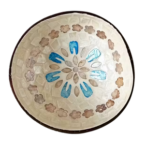 Cuenco Artesanal de Coco con Incrustaciones Florales - Textura de Madera Natural - Decoración Ecológica para el Hogar - Product Image 1