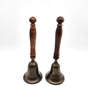 Campana de mano de latón superventas para templos, servicios domésticos, llamadas y entrenamiento, con mango de madera y campana de mano de latón clásica - Product Image 2