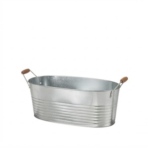 Bac à boissons galvanisé avec poignées en bois, seau à glace ovale pour bière, vin, champagne, refroidisseur de boissons en métal rustique pour fêtes - Product Image 1