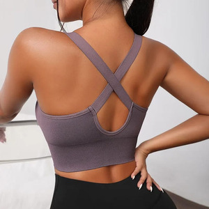 Soutien-gorge de sport sans coutures pour femme, col en V profond, maintien moyen, dos nageur, couleur unie, design côtelé - Product Image 5