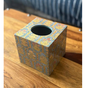 Caja de pañuelos de madera con estampado de ciervo de dibujos animados y flor de Pascua para uso en el hogar, oficina u hotel, en oferta. - Product Image 3