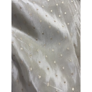 Tissu en viscose Butti de qualité supérieure |   Tissu Jacquard Butti 100% Viscose Pure |   Largeur de 44 pouces |   Tissu pour vêtements ethniques - Product Image 6
