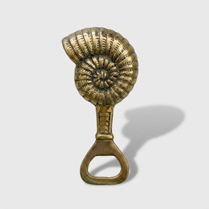 Décapsuleur en laiton massif personnalisé avec logo, style nautique artisanal, outil de bar vintage, coffret cadeau exécutif, décoration d'intérieur - Product Image 1