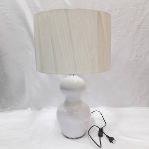 Lámpara de Escritorio LED Moderna y Creativa con Protección Ocular, Decoración para el Hogar, para Lectura, Dormitorios y Estudios - Product Image 1