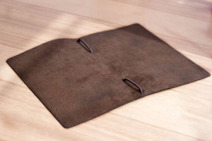 Porta Menús Plegable de Cuero Resistente, a Prueba de Olores y Polvo, para Restaurante, Cafetería, Hotel, con Acabado Premium - Product Image 4