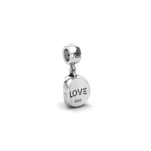 Collection de pendentifs et breloques de joaillerie fine avec pierres précieuses en or et diamants pour cadeaux de cérémonie nuptiale, mode et célébrations - Product Image 3