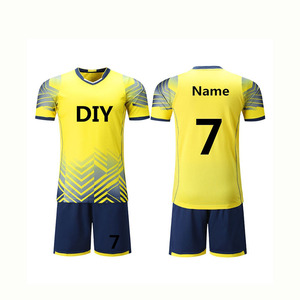 Ensembles d'uniformes de football personnalisés unisexes pour jeunes et adultes, méthode d'impression sérigraphique, nom du club, style short, ensemble maillot de foot - Product Image 2