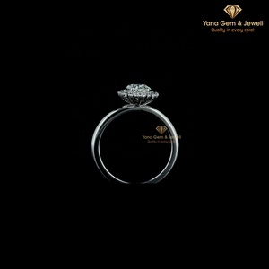 Bague de fiançailles classique à taille ovale 1,00 carat avec halo floral, diamant de laboratoire CVD, or massif 14K, certifié IGI, clarté VVS2, couleur D - Product Image 6