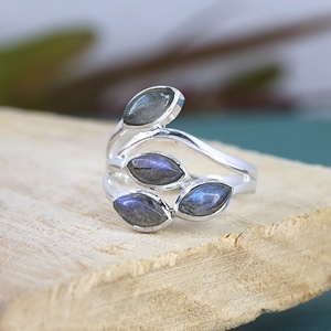 Anillo de Labradorita Natural con Forma de Marquesa y Ramas de Hojas con Múltiples Piedras para Mujer, Hecho a Mano en Plata de Ley 925 - Product Image 1