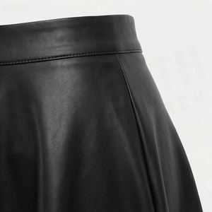 Jupe mini trapèze en similicuir pour femme, taille élastique, plissée brillante, couleur unie, toutes saisons - Product Image 5
