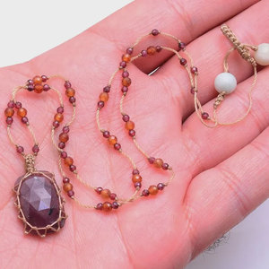 สร้อยคอคริสตัลมาคราเม่ทำมือ จี้หินสีม่วง เชือกปรับได้ สไตล์โบโฮ เครื่องประดับอัญมณีบำบัด สำหรับผู้หญิง ของขวัญ - Product Image 3