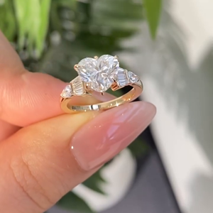 Anillo de Compromiso Iced Jewelz Moissanite, Corte Corazón de 3.10 Quilates, Engaste de Puntas, Oro Amarillo de 14k, Joyería Fina Romántica, Superventas - Product Image 4