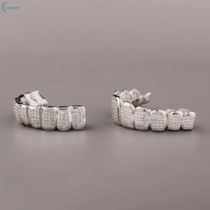 Grillz de Diamantes Cultivados en Laboratorio VVS1 Personalizados con Corte Princesa, Estilo Iced Out, Atrevido Estilo Rapero y Ajuste Perfecto a Medida. - Product Image 2