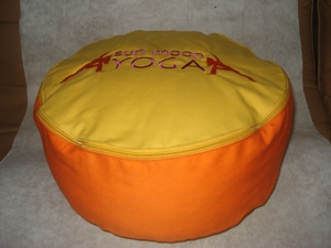 Coussin de yoga, pilates et méditation GULLSTAR YOGA INDUSTRY, orange, rouge, noir, écologique, en polyester, portable, Zafu Bolster Yoga - Product Image 4