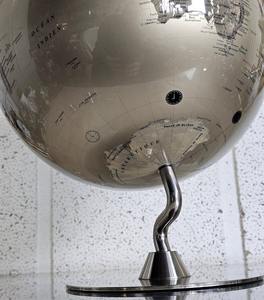 ลูกโลกโลหะประดับตกแต่งอย่างหรูหรา พร้อมลวดลายมหาสมุทรและลายฉลุ ประดับด้วยทองคำเปลว เหมาะสำหรับเป็นของขวัญสุดหรู - Product Image 2