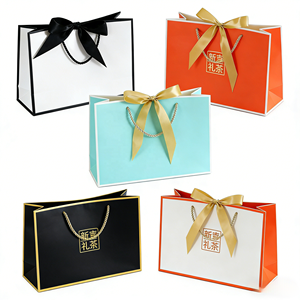 ถุงกระดาษคราฟท์สีดำพิมพ์โลโก้ตามสั่ง พร้อมหูหิ้วแบบไดคัทสุดหรู สำหรับน้ำหอม เครื่องสำอาง มาสคาร่า - Product Image 1