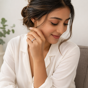 Anillo de Compromiso de Oro Blanco Chapado en 14K, Anillo de Diamantes de Corte Brillante Redondo, Anillo de Boda Clásico de Moissanita - Product Image 5