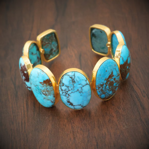 Bracelet manchette en laiton fait main avec turquoise, plaqué or 18 carats, serti clos de pierres ovales, bijou classique, cadeau de fête pour femme SHAHNAZ GEMS and JEWELS - Product Image 3