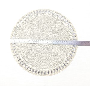 Sous-plats élégants perlés faits à la main avec broderies complexes pour la décoration moderne des salles à manger, des maisons, des restaurants et des hôtels - Product Image 2