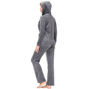 Conjunto Deportivo 2 en 1 con Capucha para Mujer, Color Personalizado, 100% Algodón, Pantalones Largos Casuales con Bolsillos Laterales, Transpirable y Antibacterial - Product Image 1