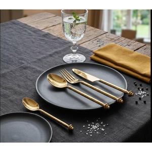 ชุดช้อนส้อมสแตนเลสพรีเมียม 4 ชิ้น ด้ามจับลายวนเคลือบทอง PVD ปลอดภัยสำหรับเครื่องล้างจาน เหมาะสำหรับงานแต่งงาน ร้านอาหาร บ้าน และโรงแรม - Product Image 1