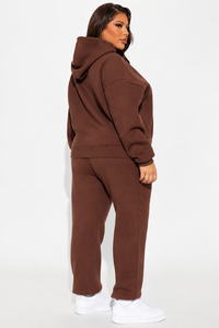 Ensemble survêtement décontracté deux pièces pour femme grande taille : sweat à capuche marron et pantalon de jogging ample - Product Image 2