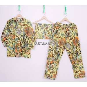 Conjunto de Pijama de Algodón con Estampado Floral, Elegante y de Alta Calidad, para Verano, Disponible en Diferentes Tallas para Mujer, India - Product Image 5