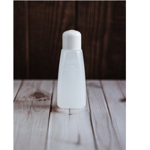 Tónico Facial Hidratante Unisex para Adultos (Normal) Tamaño Regular 135ml Líquido Natural Belleza de Singapur Para Todo Tipo de Piel - Product Image 1