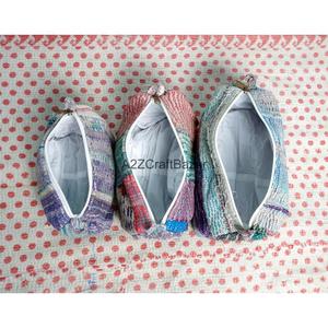 Trousse de Maquillage Grande Taille en Tissu Kantha 100% Coton Pur avec Motif à Pompons, Fermeture Éclair, Écologique, Durable, et Poignée Souple - Product Image 5