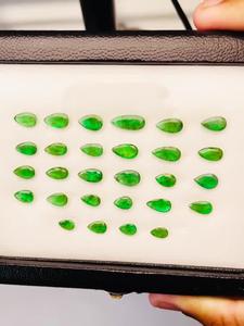 มรกตธรรมชาติจากแซมเบีย รูปทรงลูกแพร์ 28 เม็ด น้ำหนัก 19.64 กะรัต สีเขียว รับรองโดย IGI ชุดอัญมณีเข้าชุดสำหรับทำเครื่องประดับ - Product Image 1