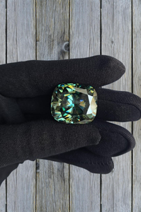 มอสซาไนต์ทรงสี่เหลี่ยมสีน้ำเงินขนาด 36.80 กะรัต แบบคุชชั่นคัท ทำด้วยมือ ความใสระดับ VVS ของขวัญสำหรับเธอ - Product Image 2