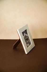 Cadre photo moderne en bois de noyer A3/A4, rectangulaire côtelé, vertical, pour affichage sur bureau et mural, décoration intérieure - Product Image 2