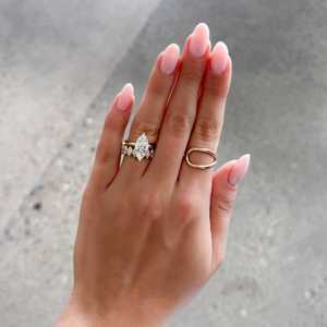 Bagues de fiançailles solitaires en diamant taille marquise 2 carats, en or massif 10K 14K 18K, avec bordure à lame et sertissage bas, pour demande en mariage et mariage de luxe - Product Image 6